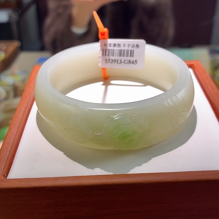 和田玉未镶嵌手镯20。  59/60