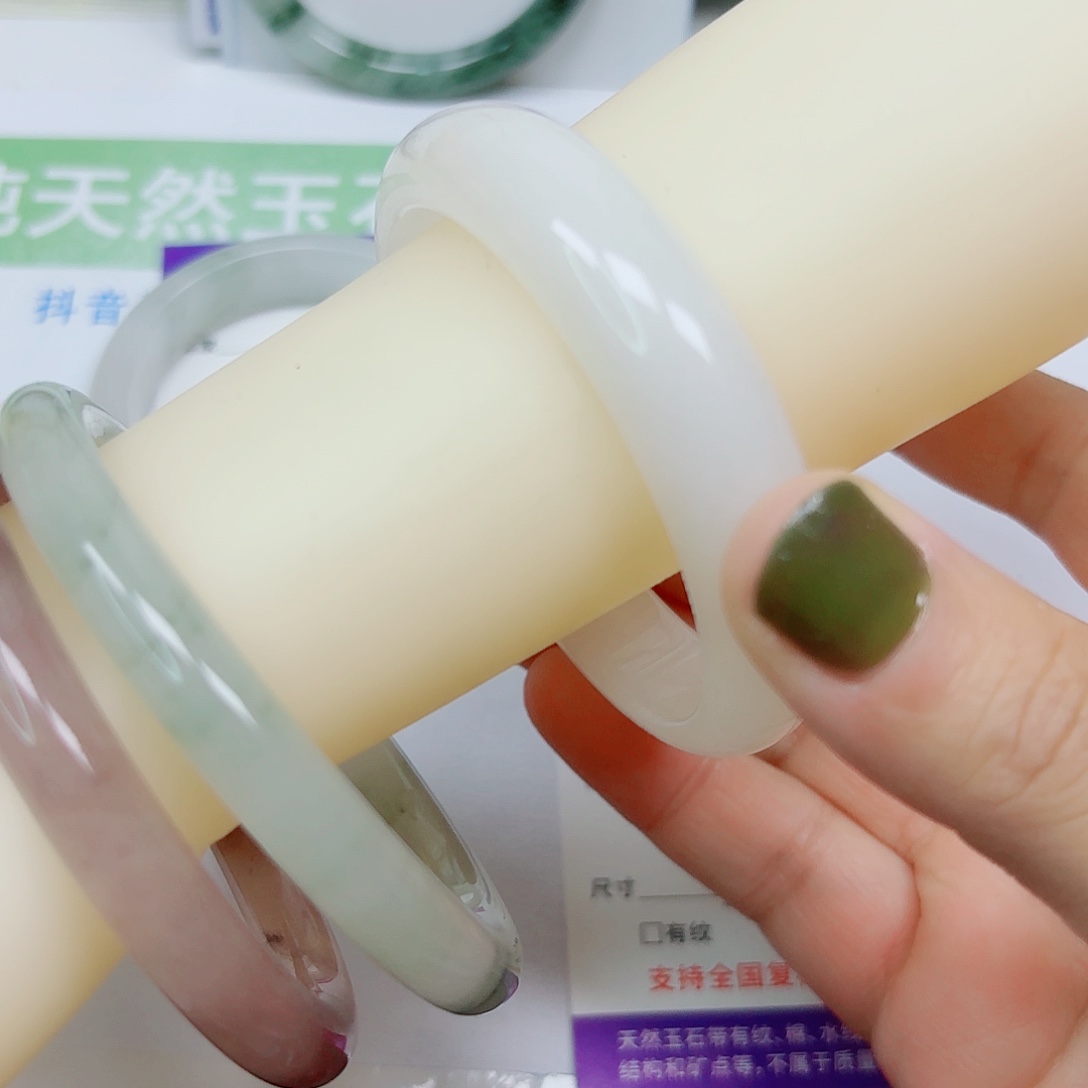 石英质玉未镶嵌手镯26/5556