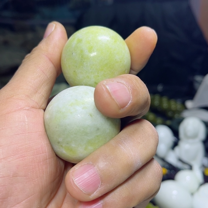 蛇纹石玉玉球未镶嵌