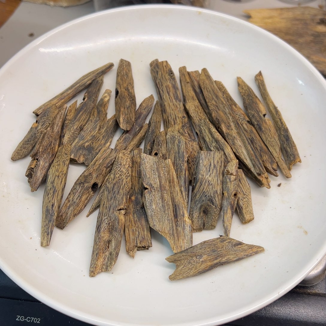 沉香沉香碎屑绿棋汝湖树枝料52克