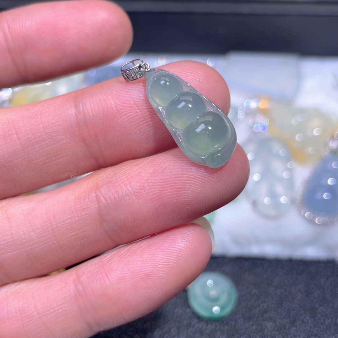 颈饰18K金镶嵌翡翠翡翠