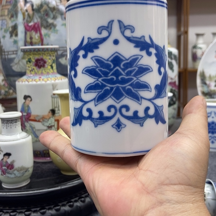 景德镇釉中青花陶瓷花瓶