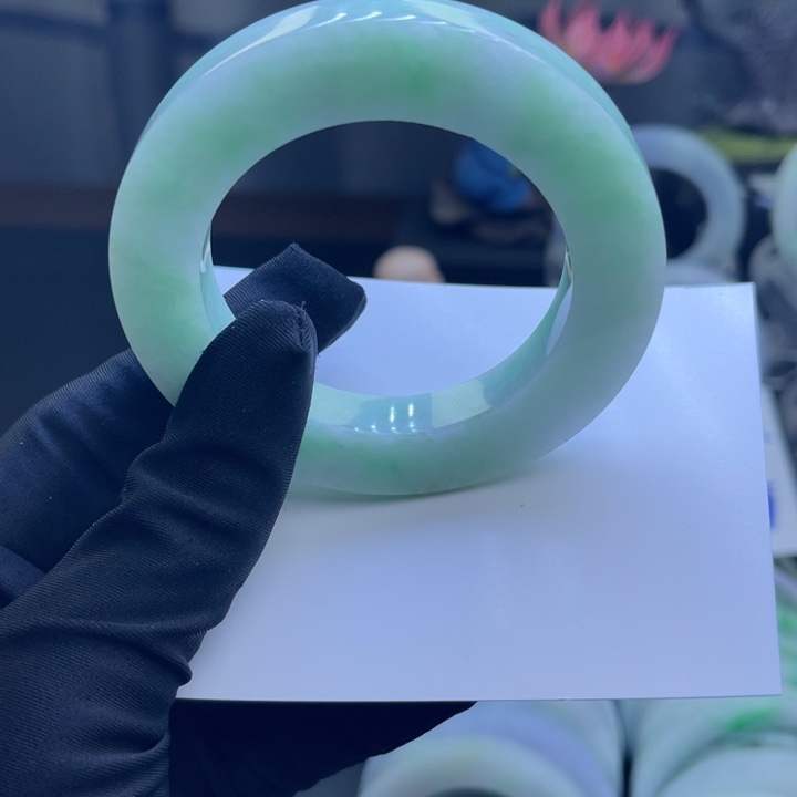 定制翡翠未镶嵌手镯