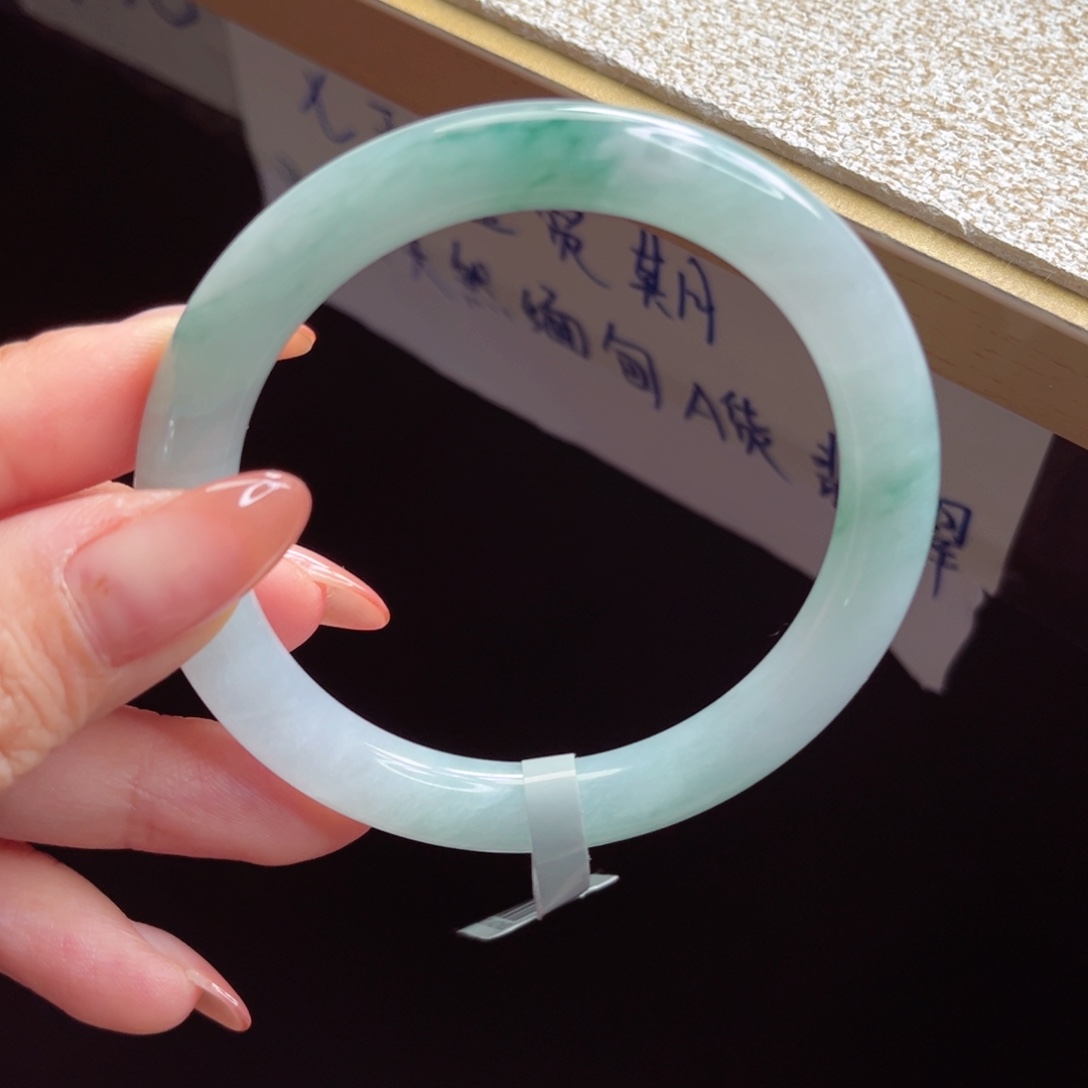 翡翠手镯未镶嵌手镯