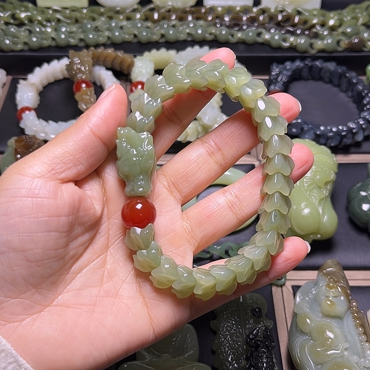 天***秀和田玉未镶嵌挂件