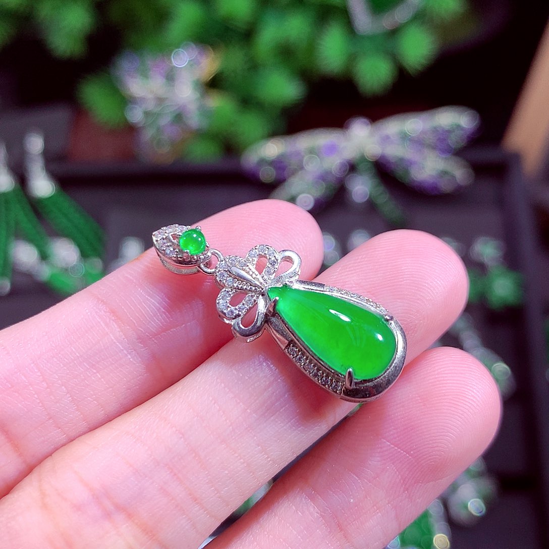 颈饰未镶嵌翡翠天然