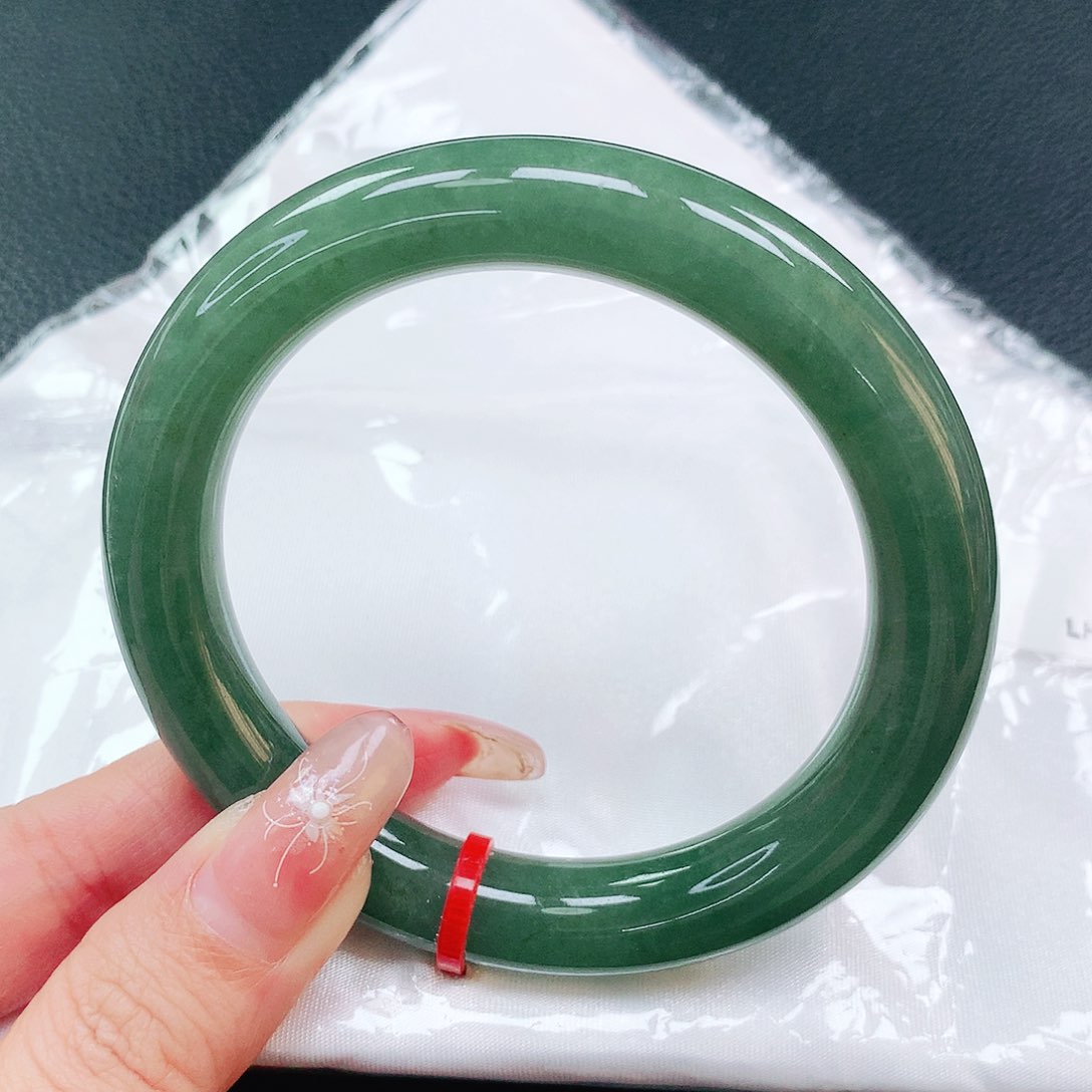 翡翠手镯未镶嵌57圈