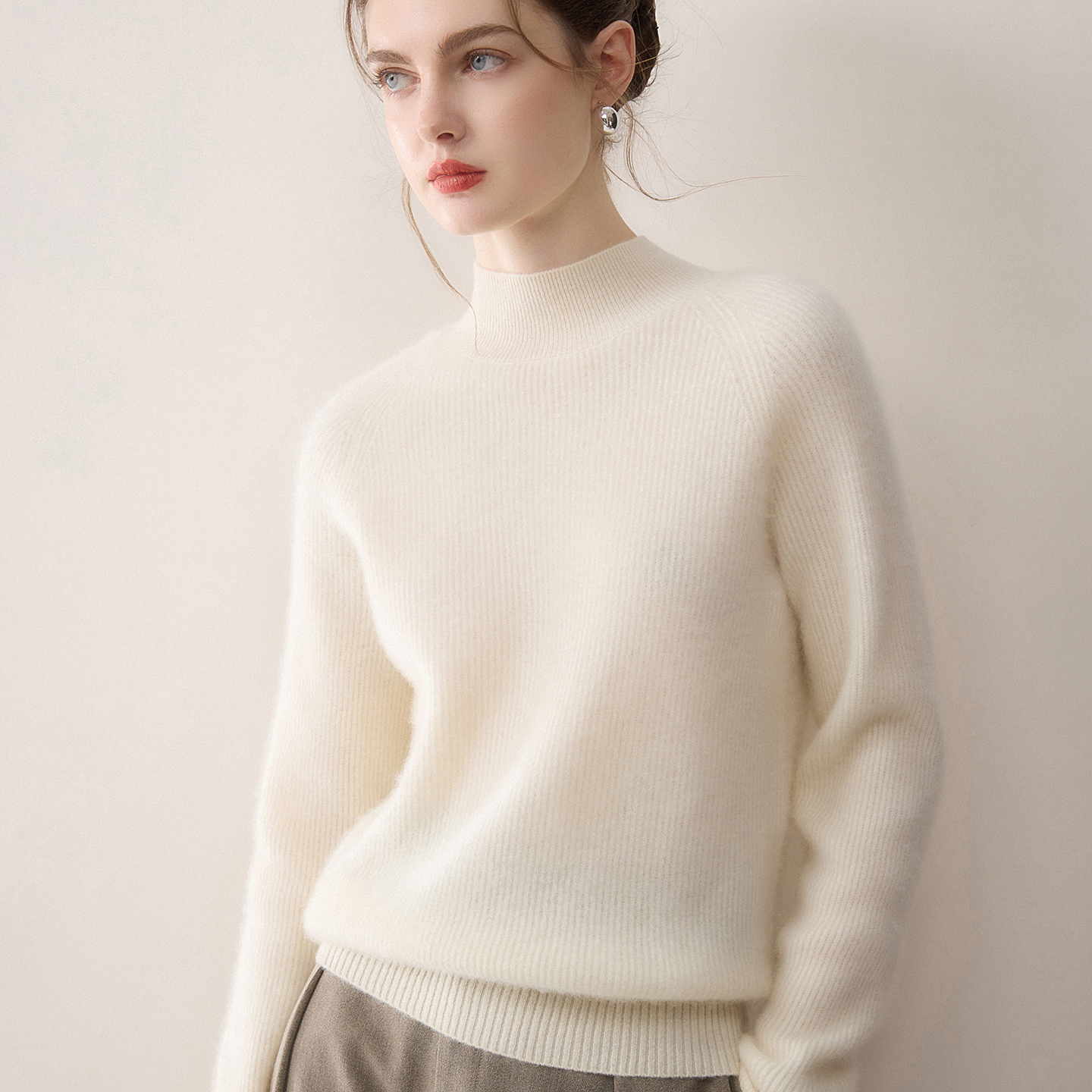 女款Baby绒元宝针半高领百搭宽松羊绒衫