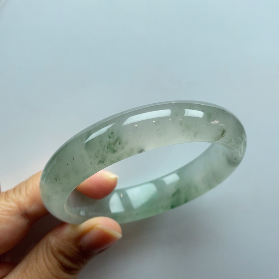 未镶嵌手镯石英质玉