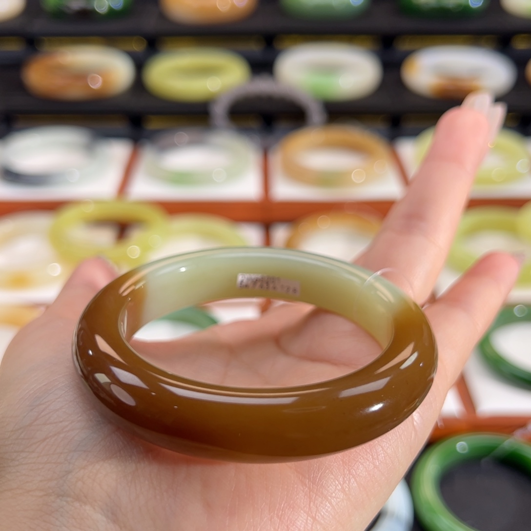 小***岛和田玉未镶嵌手镯