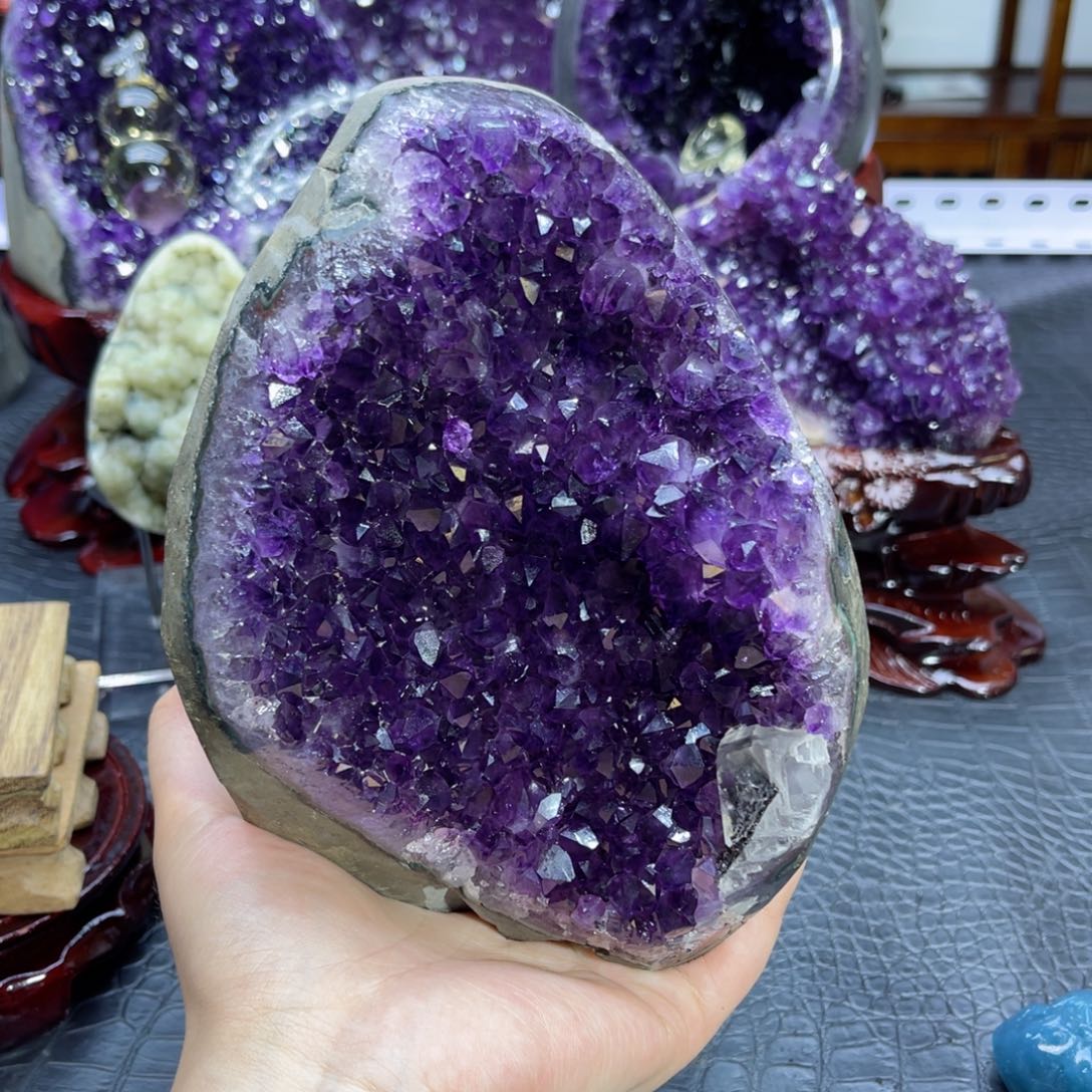 未镶嵌紫晶大型摆件（非配饰）独**往