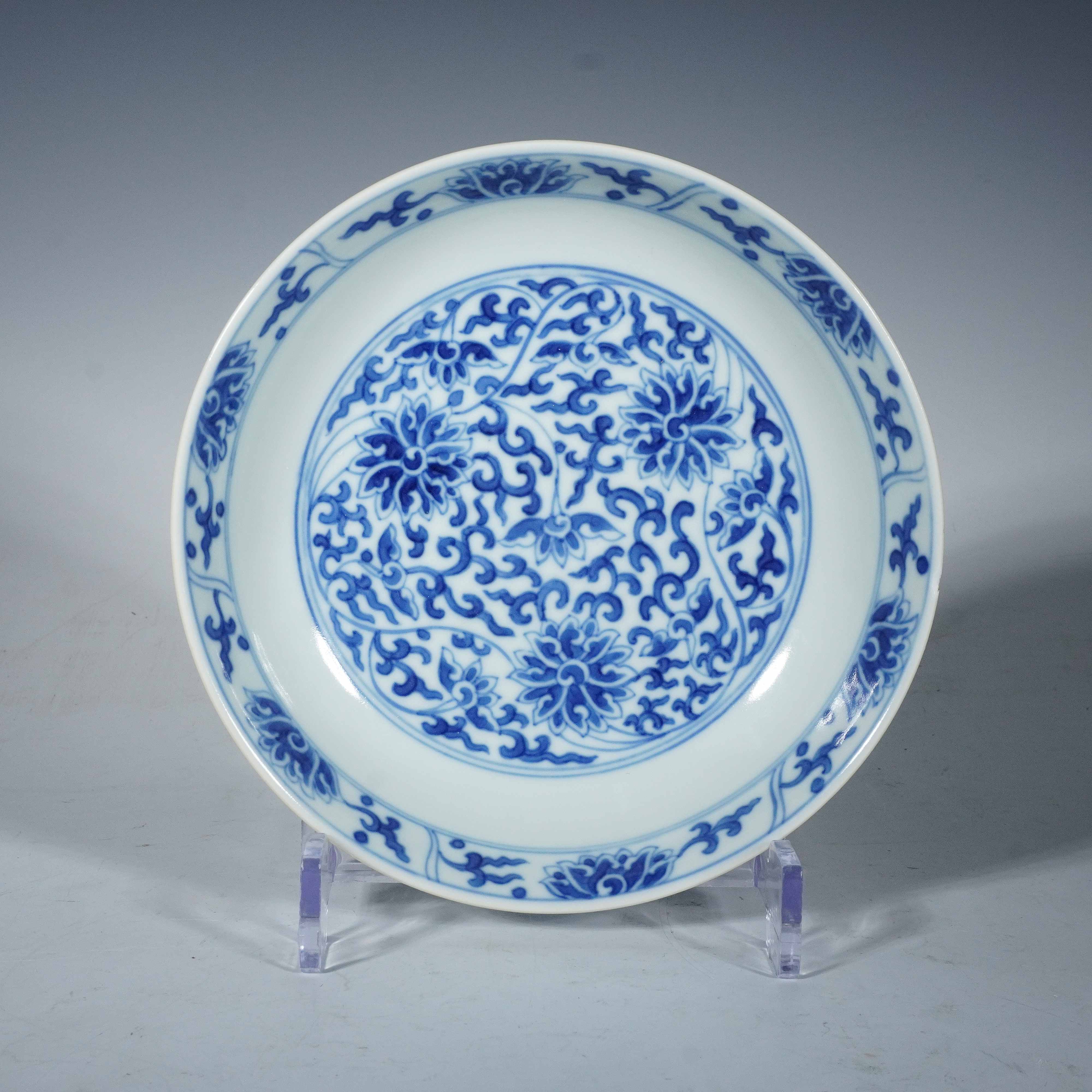 【拍卖】Lot 24816 青花缠枝莲纹盘