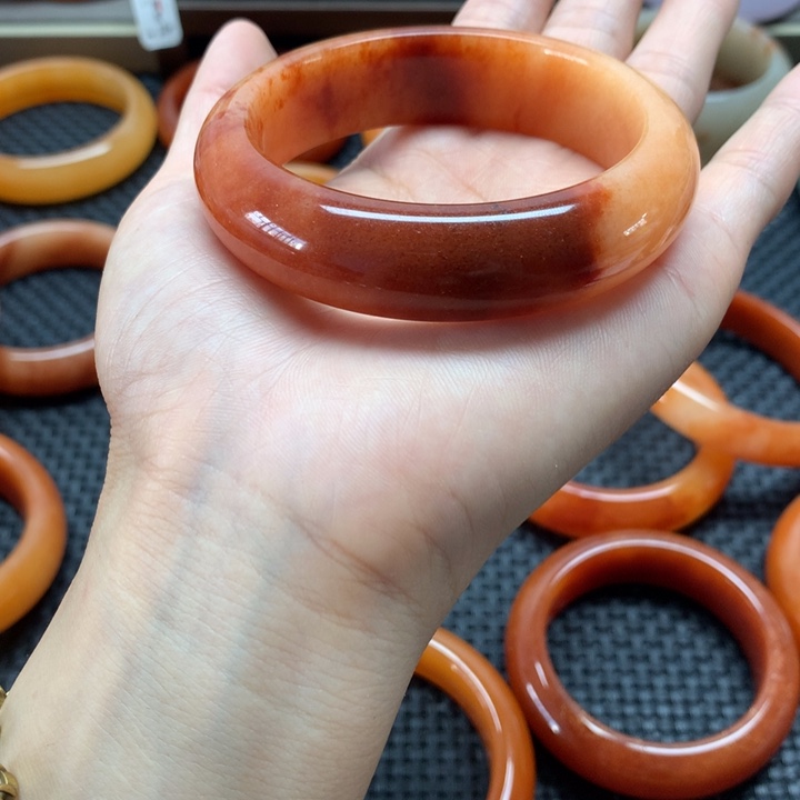 无****石英质玉手镯未镶嵌