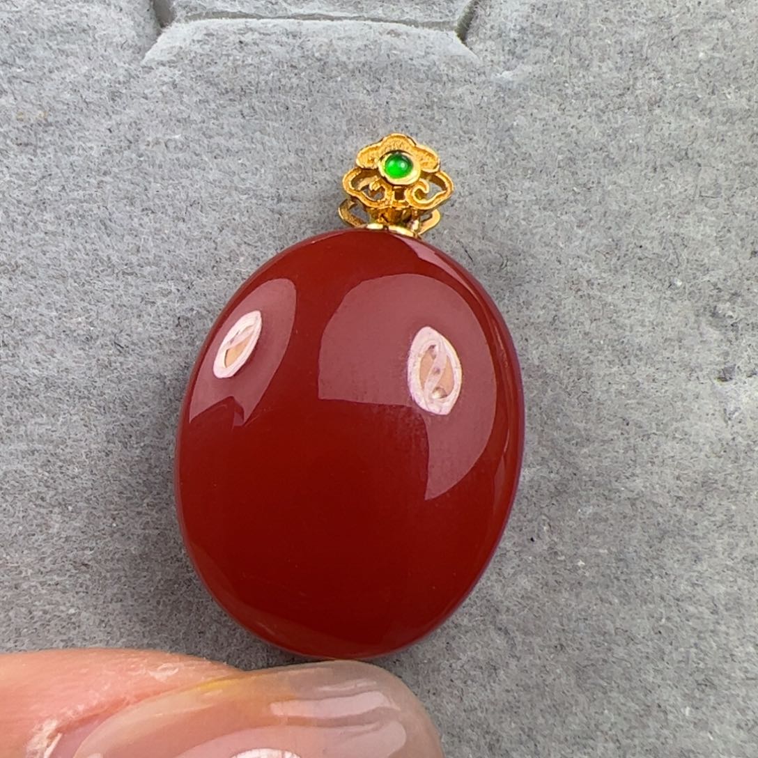 18K金镶嵌吊坠南红玛瑙