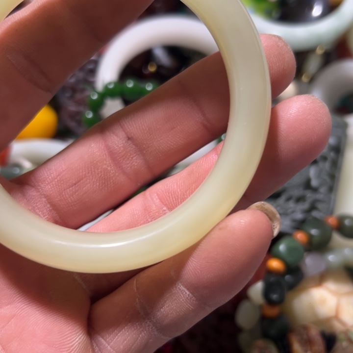 随***安只买单纯的吊坠，没带链子，属的性质。