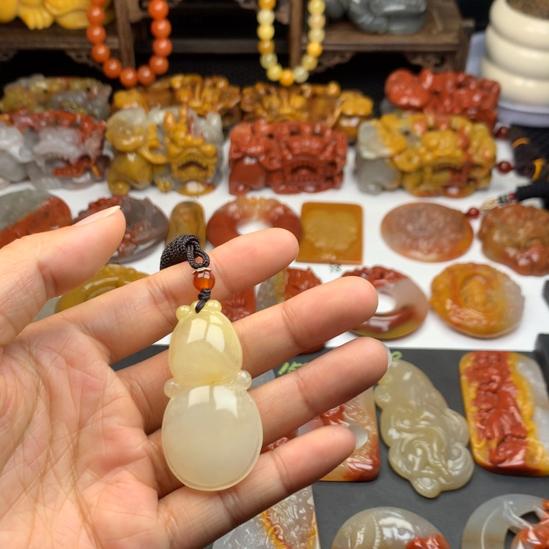 石英质玉（黄龙玉）未镶嵌挂件
