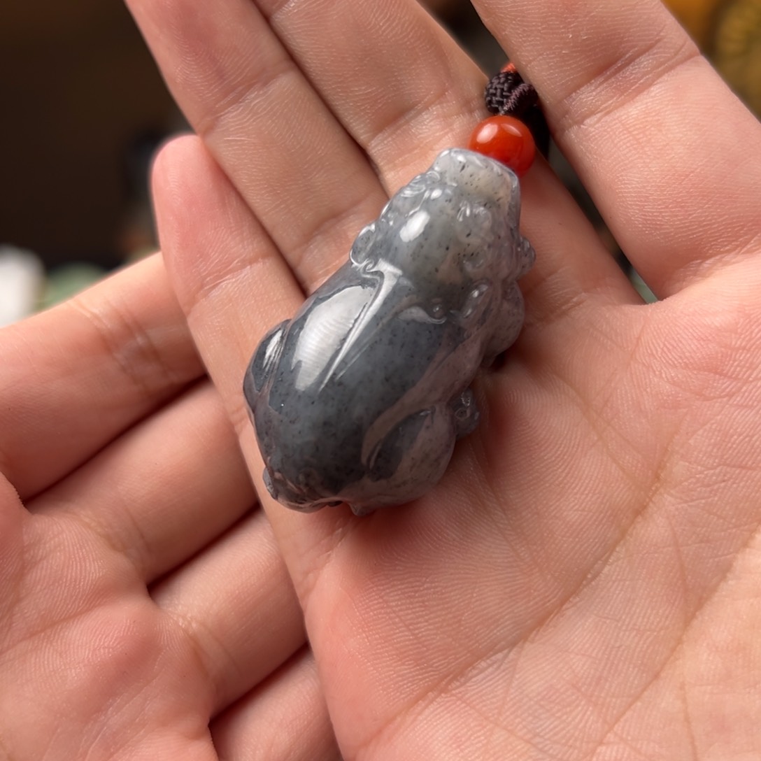 和田玉未镶嵌挂件诸***昏