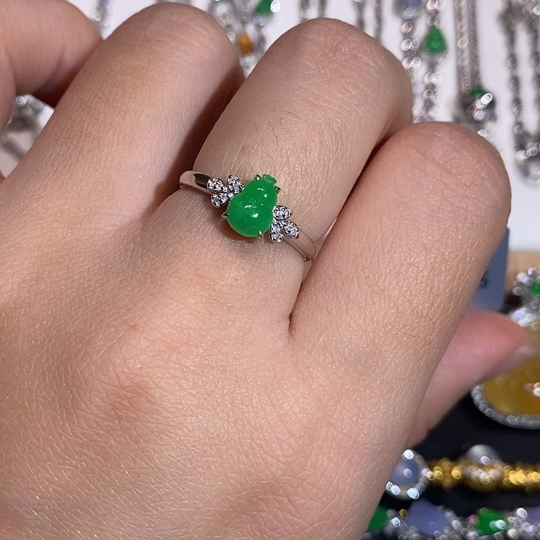 18K金镶嵌戒指翡翠戒指18k