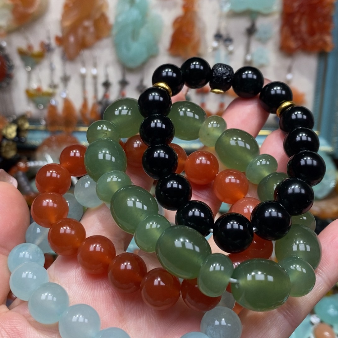 蛇纹石玉颈饰未镶嵌