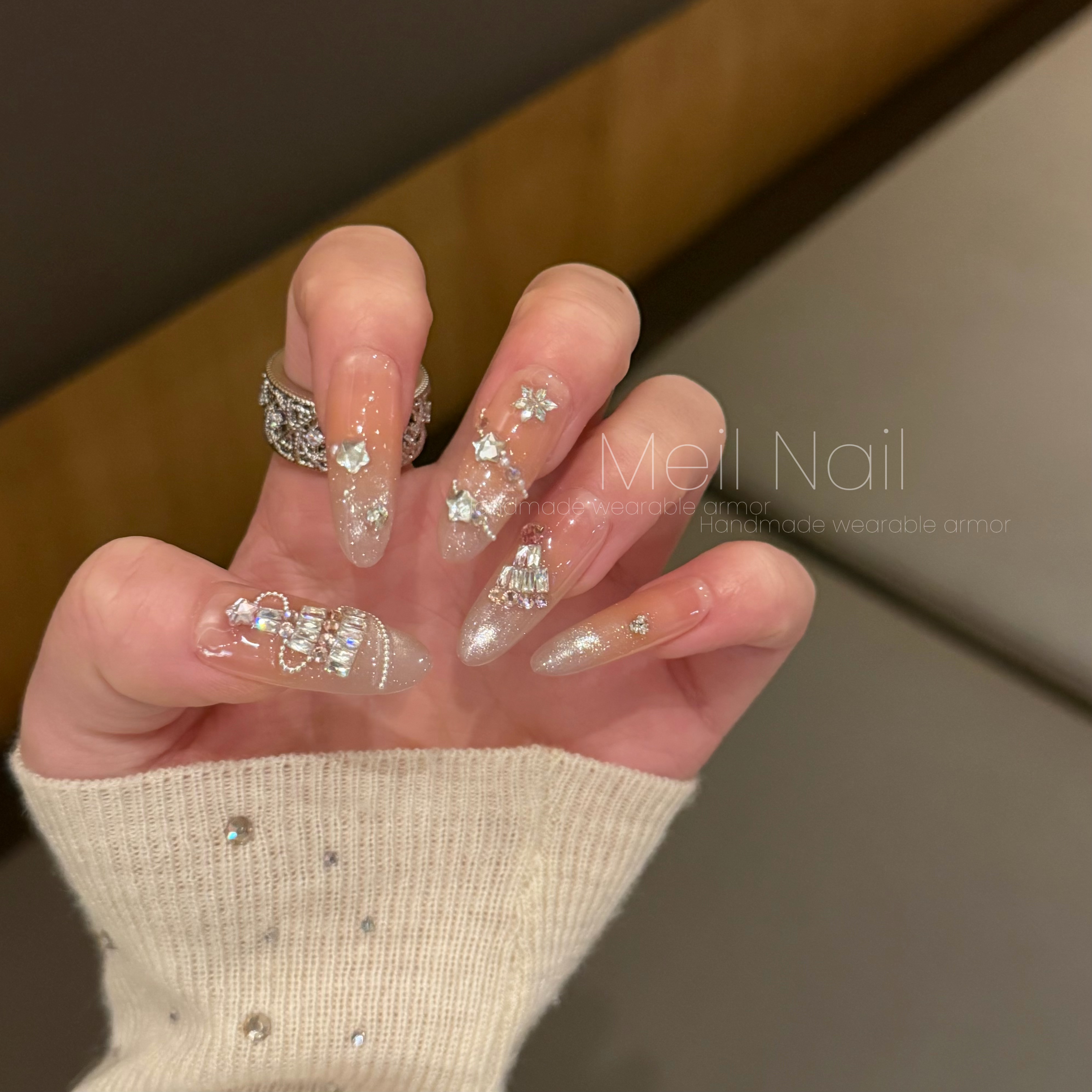 Meil Nail缤纷圣诞 秋冬圣诞美甲温柔显白美甲穿戴甲纯手工