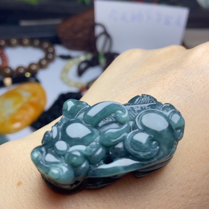 翡翠颈饰未镶嵌翡翠