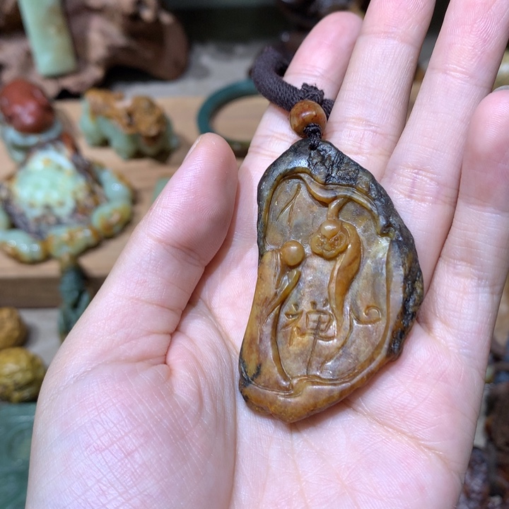 未镶嵌岫岩河磨玉（透闪石质玉）挂件