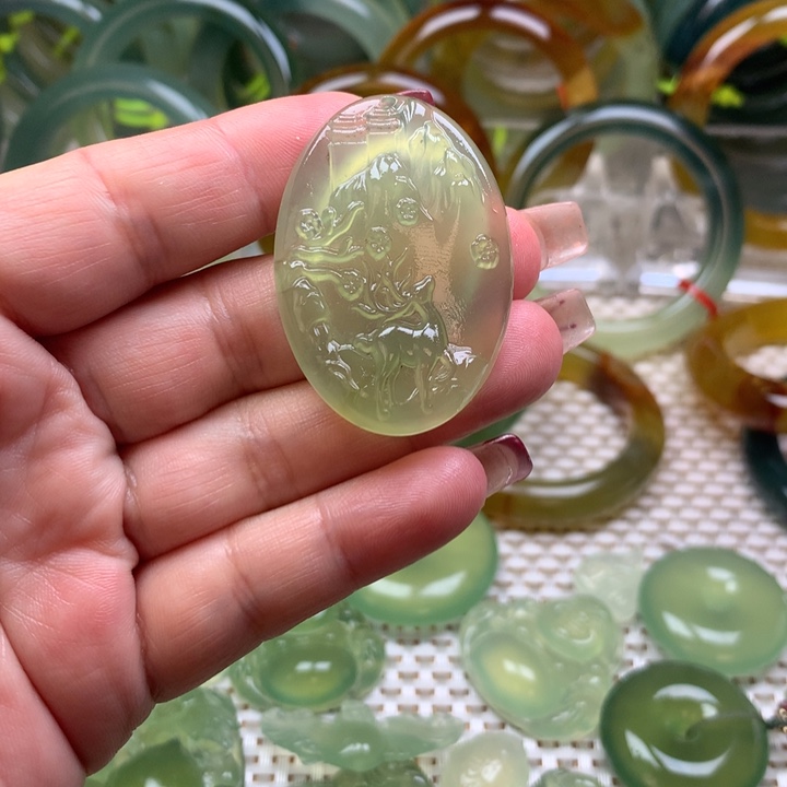 蛇纹石玉挂坠未镶嵌