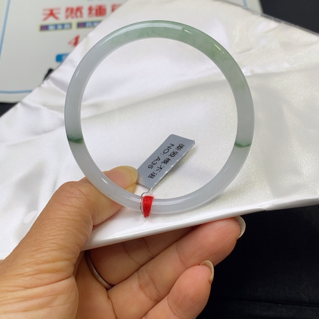 翡翠未镶嵌手镯（圆镯）53.5