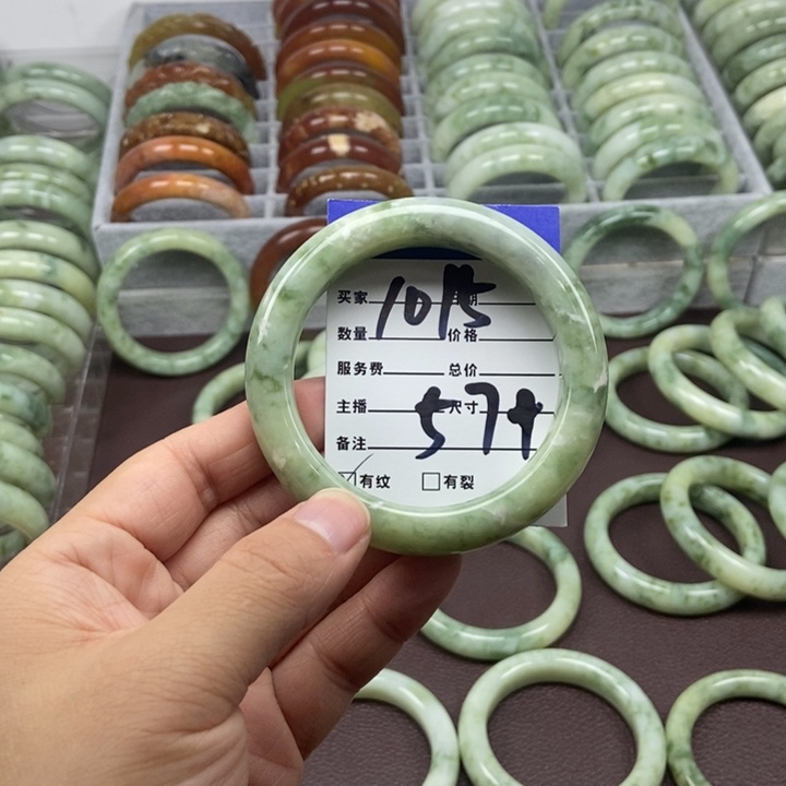 蛇纹石玉手镯未镶嵌