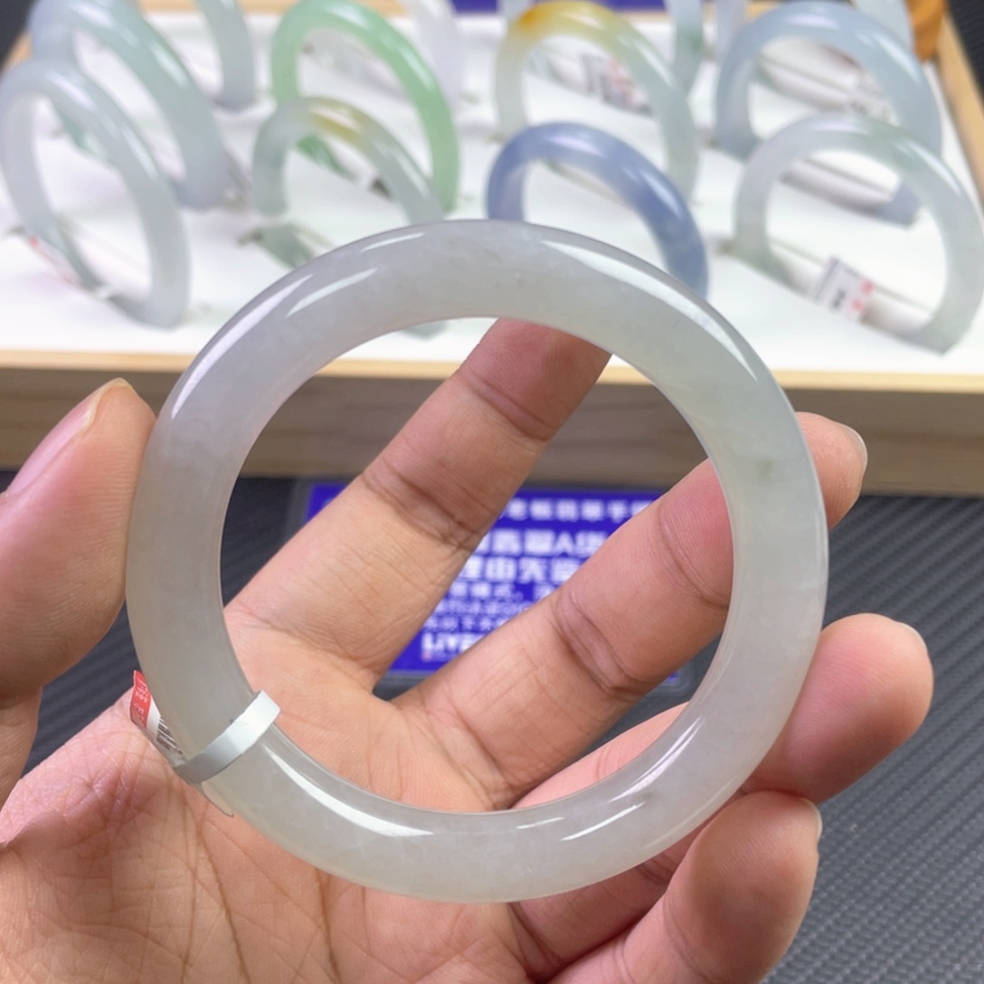 翡翠手镯未镶嵌天然缅甸a货翡翠手镯