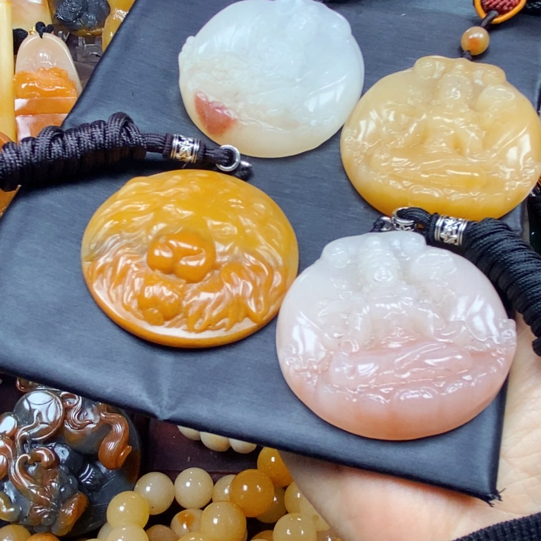 石英质玉（黄龙玉）颈饰未镶嵌