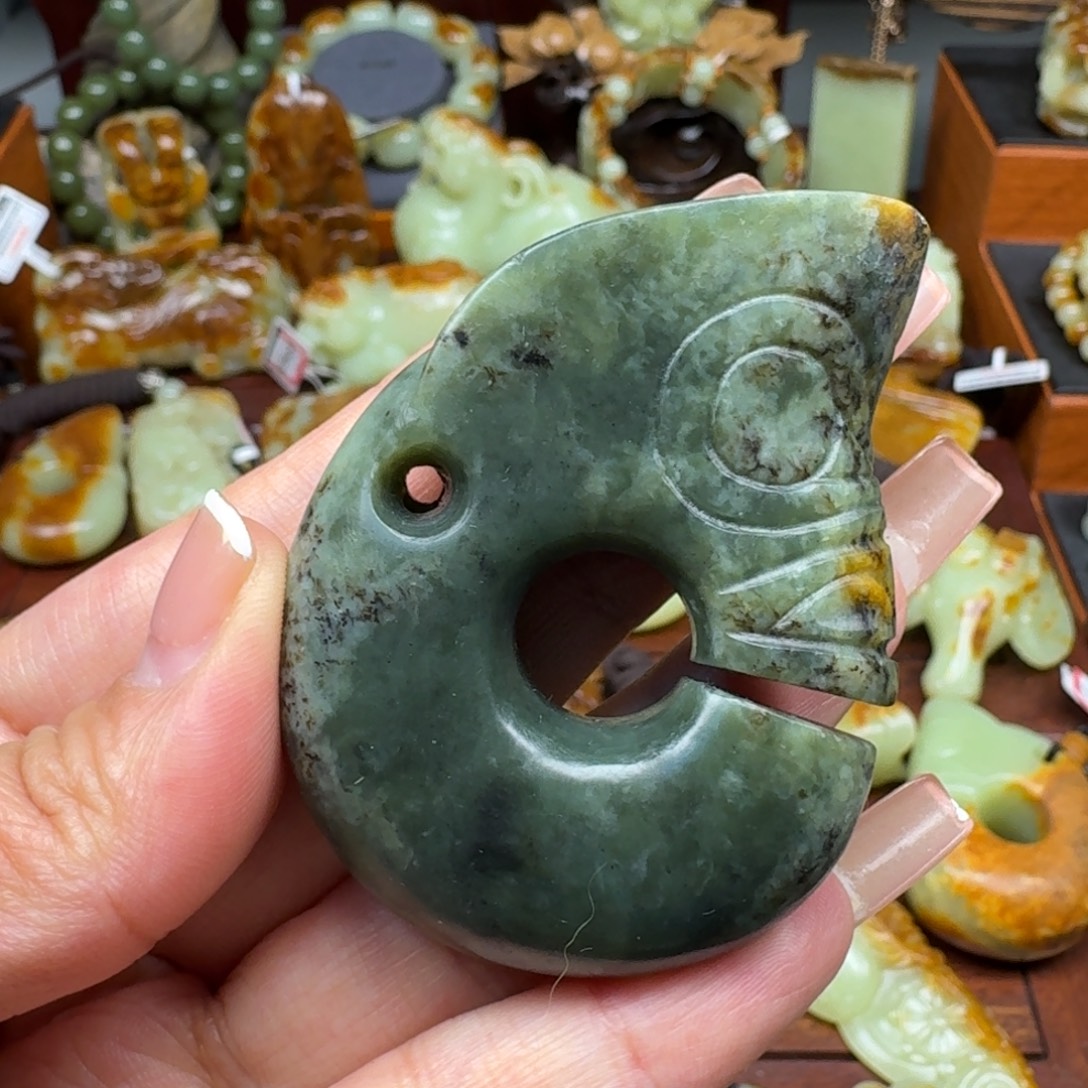 岫岩河磨玉（透闪石质玉）未镶嵌把件