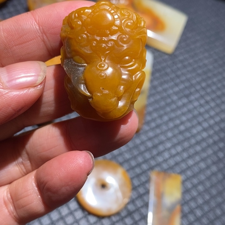 石英质玉（黄龙玉）未镶嵌挂件