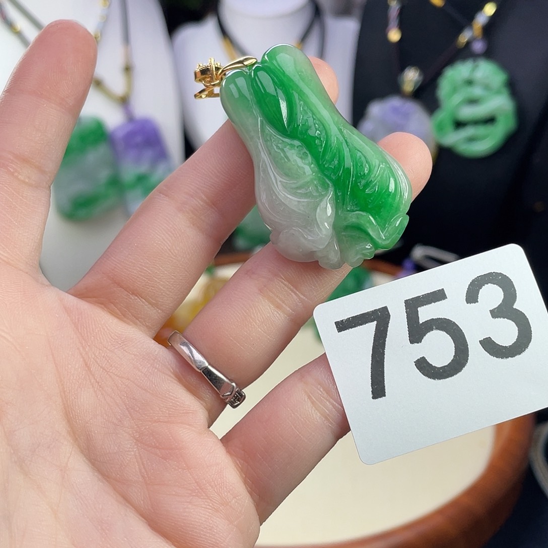 翡翠未镶嵌吊坠(赠链)