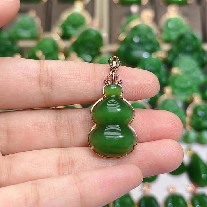 和田玉（碧玉）颈饰18K金镶嵌