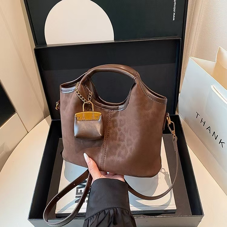 025大容量单肩斜挎通勤美拉德子母水桶包时尚百搭