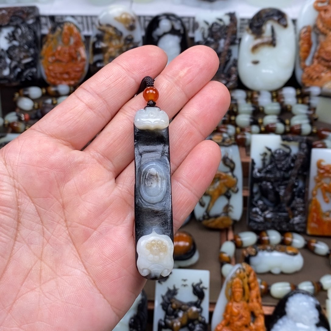 颈饰未镶嵌和田玉