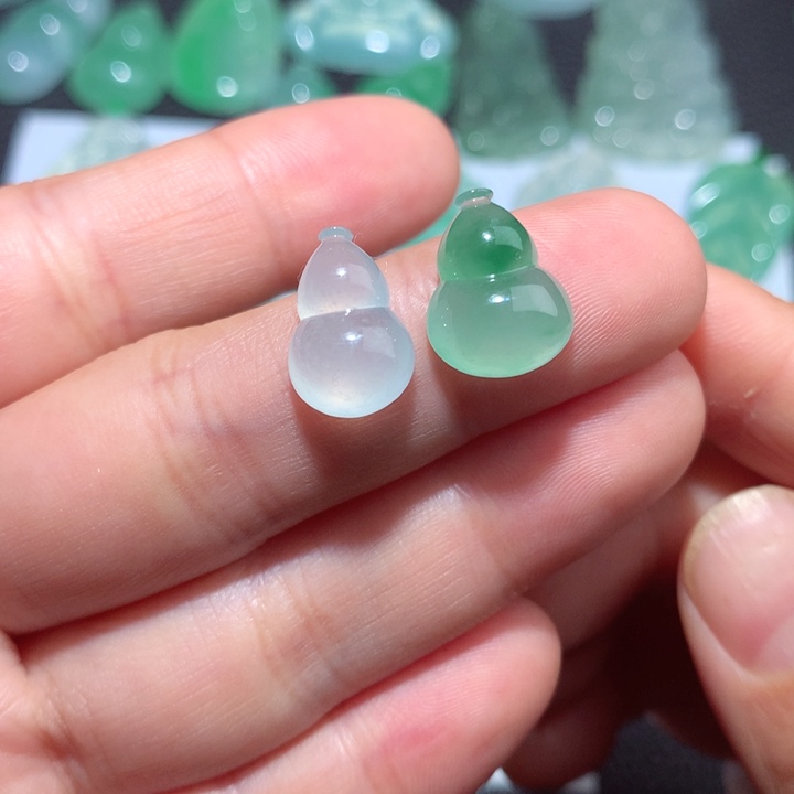 翡翠颈饰未镶嵌天然翡翠葫芦2个