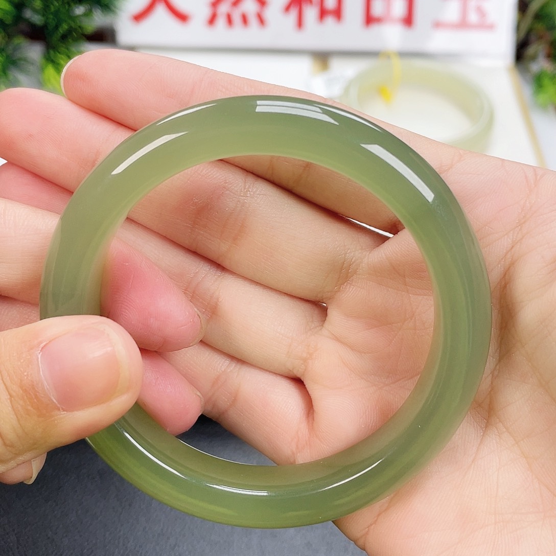 和田玉手镯未镶嵌