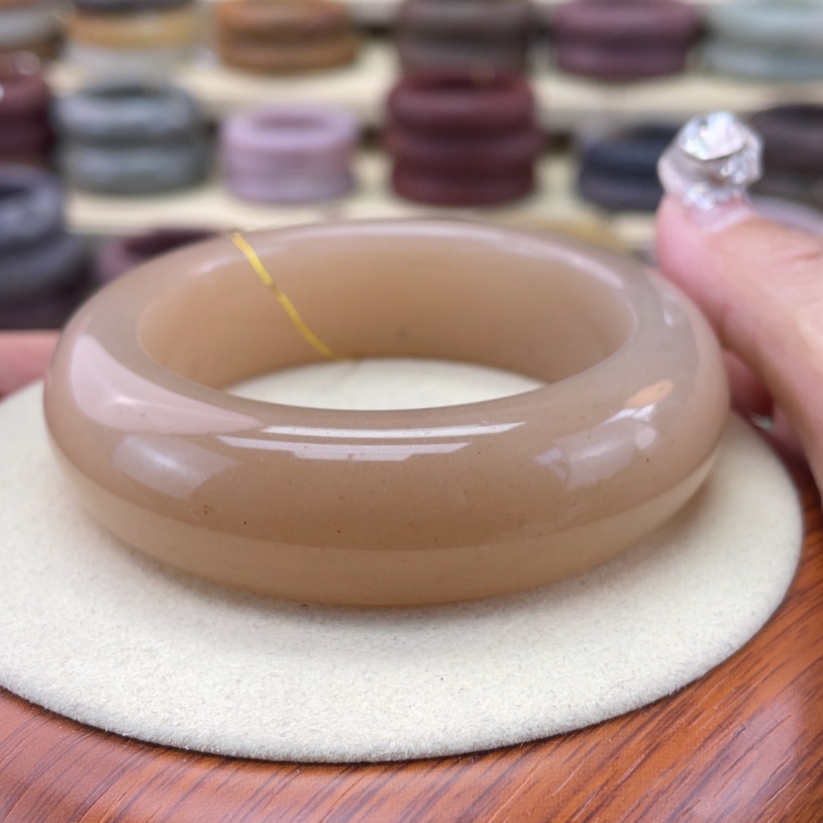 【闪购商品】石英质玉手镯未镶嵌“****?