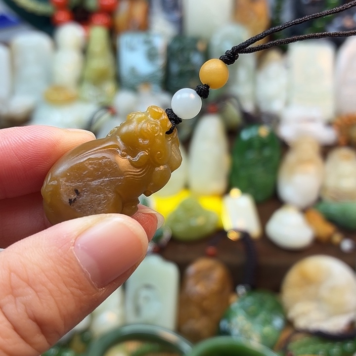 资***估和田玉未镶嵌颈饰