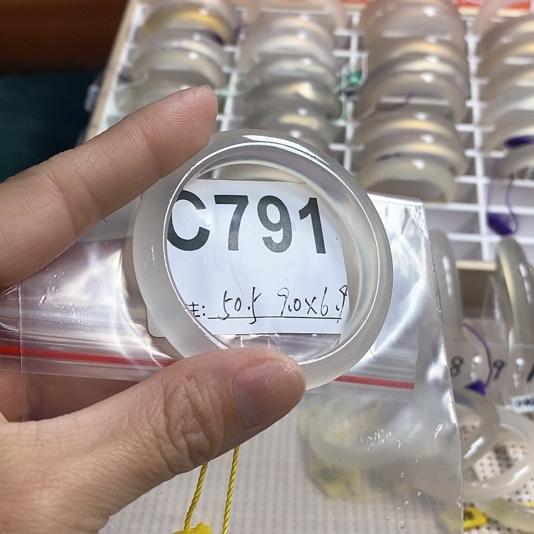 玛瑙/玉髓手镯未镶嵌一***⭐