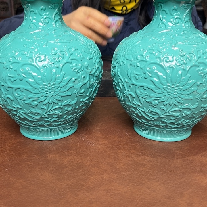 静***之瓶瓷松石绿秞雕刻花卉石榴尊一对
