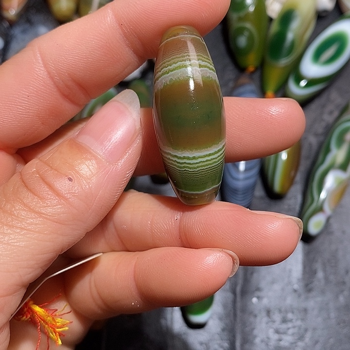 豆***粒玛瑙/玉髓合金颈饰