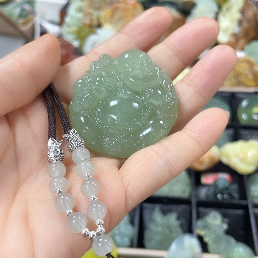 蛇纹石玉颈饰未镶嵌