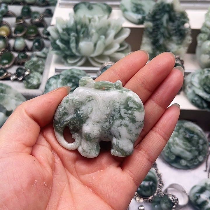 透闪石-蛇纹石玉颈饰未镶嵌