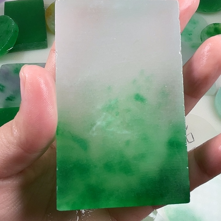 石英质玉（非洲翠）未镶嵌珠宝半成品