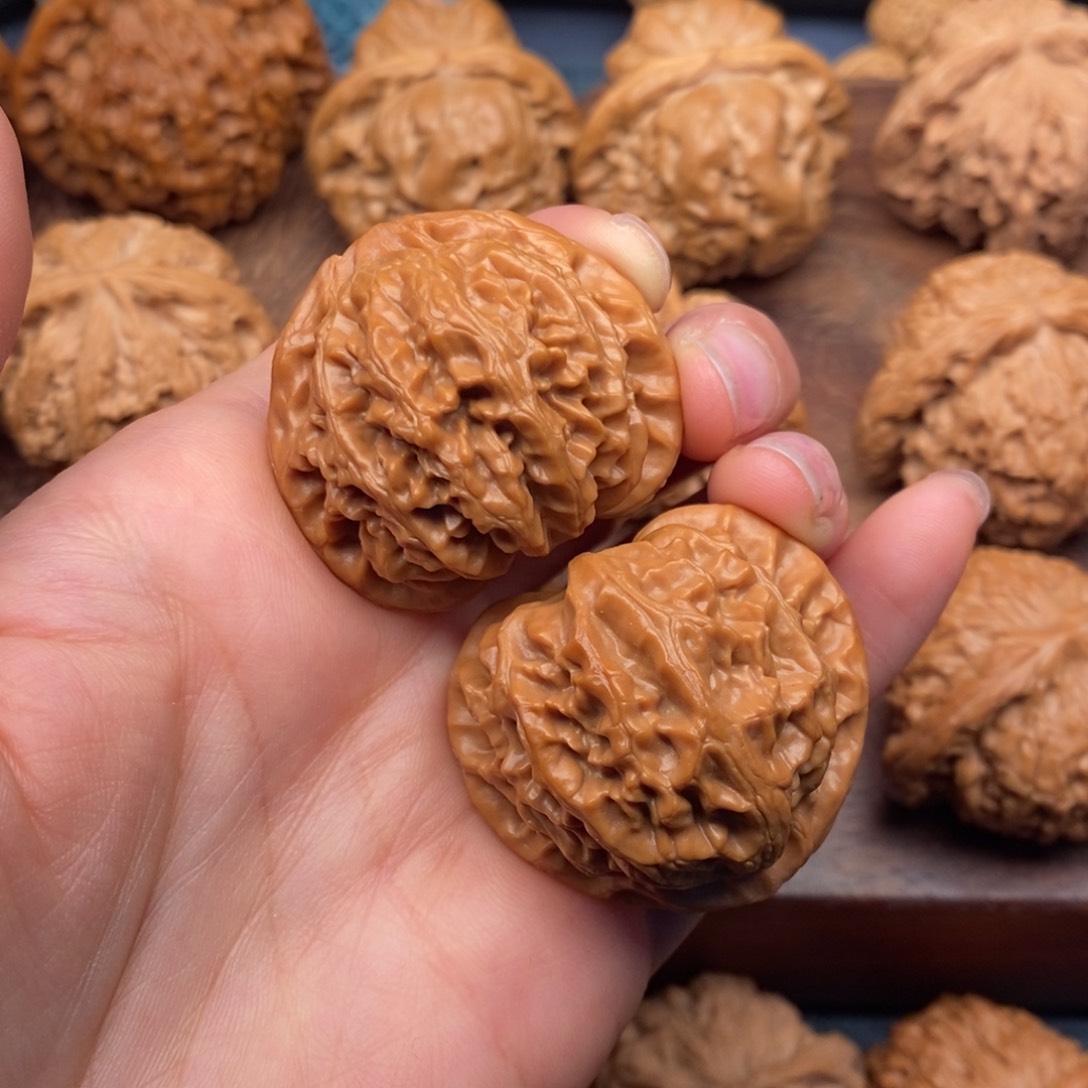 文玩核桃把件37桃心宫灯