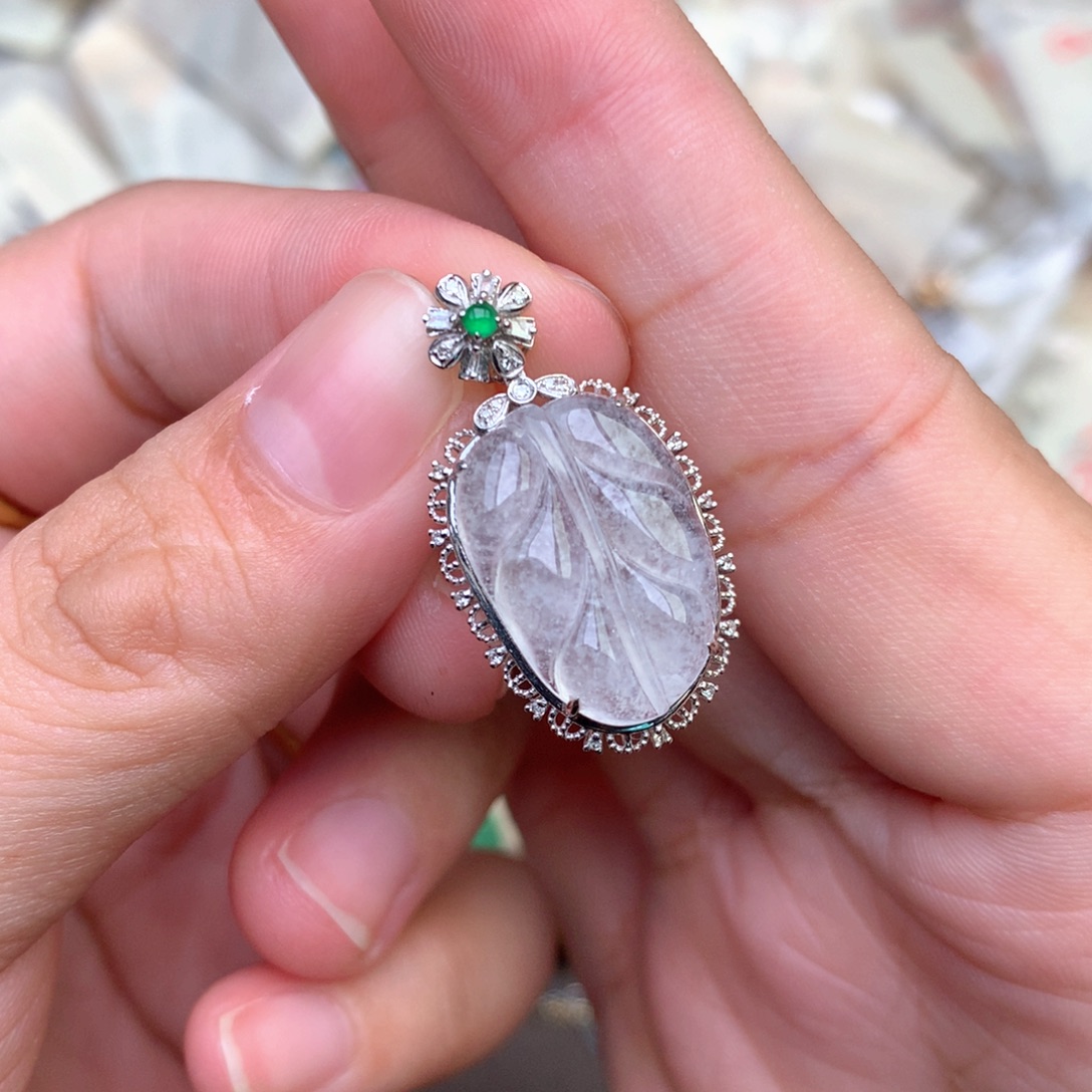 18K金镶嵌挂件翡翠一