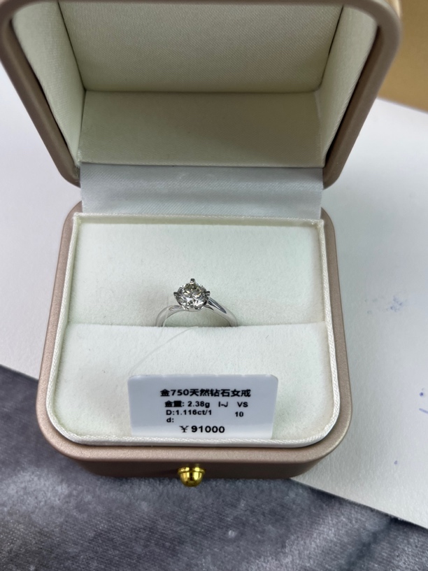 18k金镶嵌天然钻石一克拉扭臂四爪w21080023